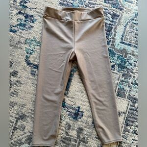 ALO Yoga Airlift High Waist Conceal Capri | Gravel color 
Size Medium